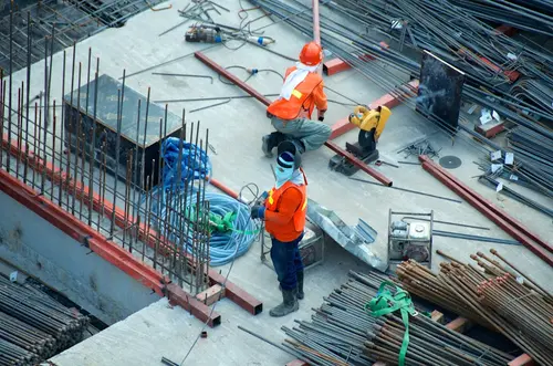 فريق روزامال الهندسي في موقع العمل